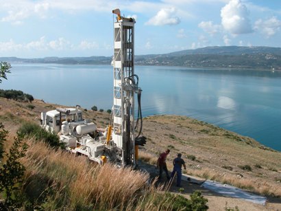 Test borehole drilled to a depth of 122m (400 feet) to determine whether surface rockfall continues below sea level