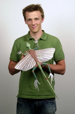 The author, Koen Stein, holding a model of Kuehneosaurus. Credit Georg Olechinski.