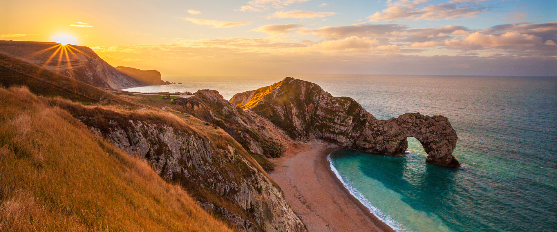 durdle door arched rock out to sea